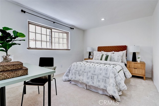 2917 N Poinsettia Avenue, Manhattan Beach CA: https://media.crmls.org/medias/a60c8685-fe5e-4f92-bd1c-dcb0136fb4a7.jpg