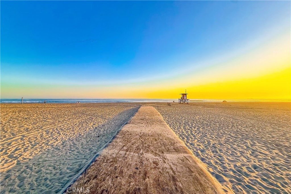 https://media.crmls.org/medias/a60ce4f8-abc4-4e33-875d-fd8585d29841.jpg?preset=X-Large