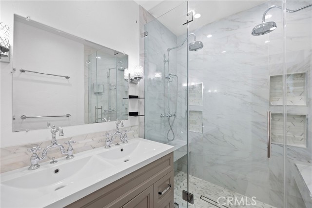 Detail Gallery Image 4 of 26 For 8319 S Van Ness, Inglewood,  CA 90305 - 3 Beds | 2 Baths