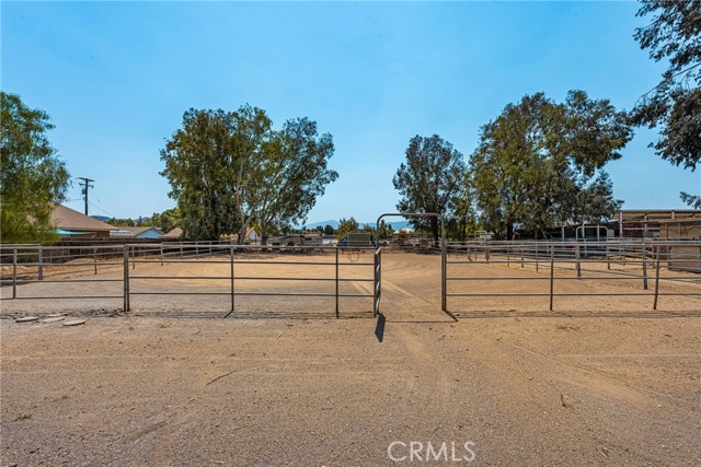 1014 7th Street, Norco CA: https://media.crmls.org/medias/a60e1f88-b6d1-48f3-9add-84442f2e1a54.jpg