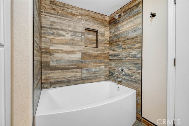 Detail Gallery Image 10 of 27 For 22821 Lassen Dr, Canyon Lake,  CA 92587 - 3 Beds | 2/2 Baths