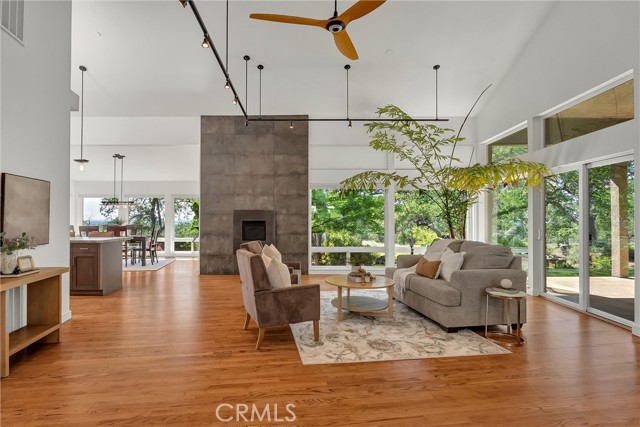 Detail Gallery Image 12 of 73 For 189 Indian Cliffs Drive, Chico,  CA 95973 - 3 Beds | 3/1 Baths