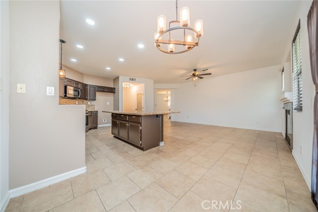 Detail Gallery Image 25 of 61 For 13621 Dellwood Ave, Victorville,  CA 92392 - 6 Beds | 3 Baths