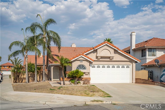 7555 Honeysuckle St, Fontana, CA 92336