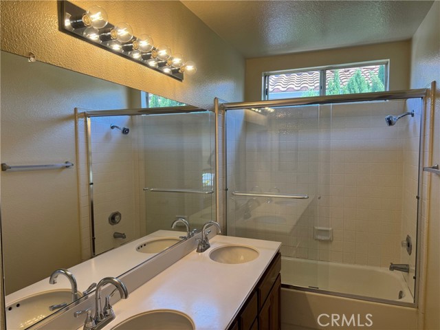 8 Bormes, Irvine CA: https://media.crmls.org/medias/a60fa7fe-588d-4c89-b083-acea2d7b552b.jpg