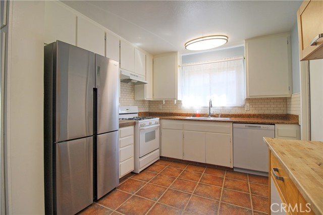 711 HACIENDA Drive, Riverside CA: https://media.crmls.org/medias/a60ff655-1aec-46fc-b65a-ca784df77639.jpg