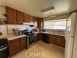 Detail Gallery Image 4 of 33 For 3912 Del Rey, San Bernardino,  CA 92404 - 5 Beds | 3 Baths