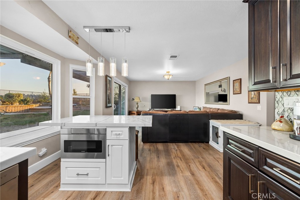 A6117243 2d49 44ee B106 A8a7762a792a