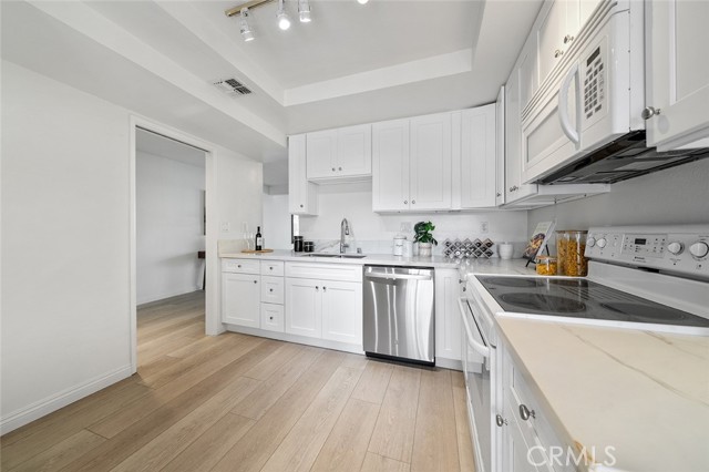 Detail Gallery Image 14 of 36 For 16090 Tortola Cir, Huntington Beach,  CA 92649 - 3 Beds | 3 Baths