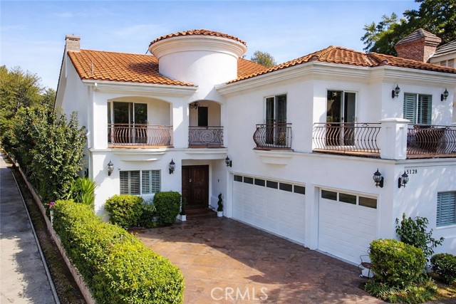 Detail Gallery Image 3 of 50 For 5128 Avenida Hacienda, Tarzana,  CA 91356 - 5 Beds | 4 Baths