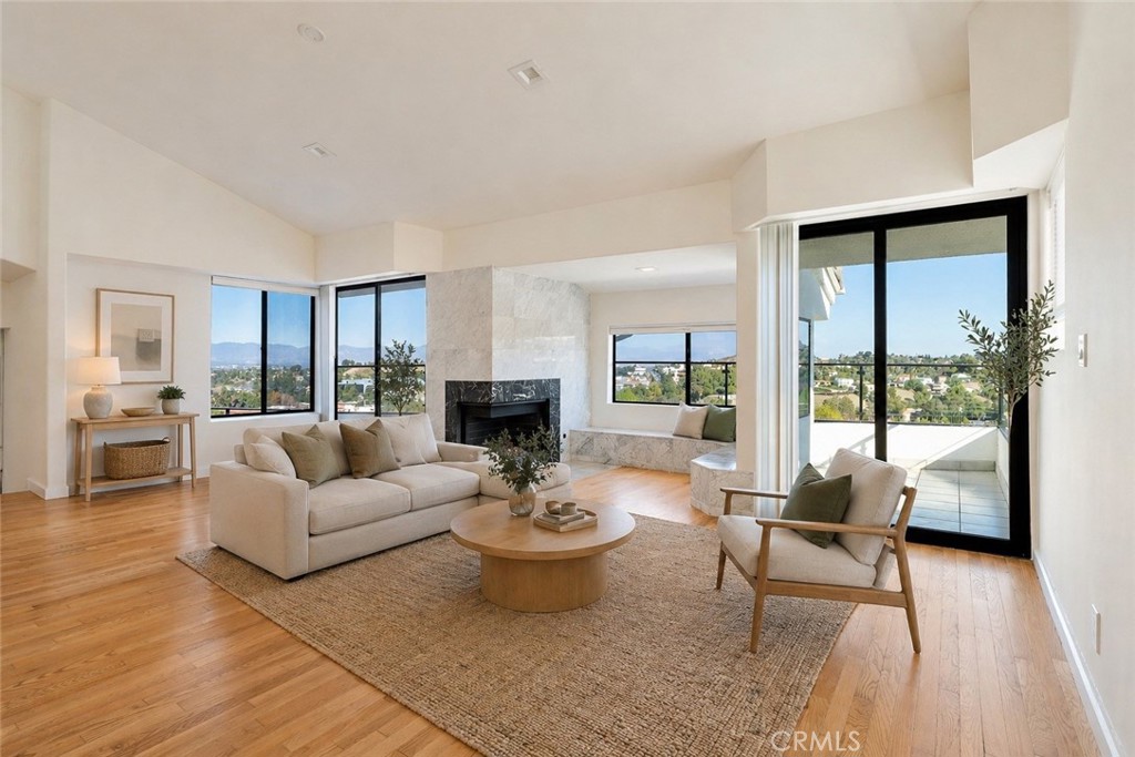 https://media.crmls.org/medias/a6129293-1ed8-4334-b0b3-148cbbb2c0d9.jpg?preset=X-Large