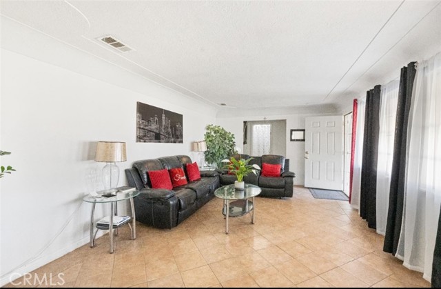 Detail Gallery Image 4 of 21 For 1260 T St, Merced,  CA 95341 - 2 Beds | 1 Baths