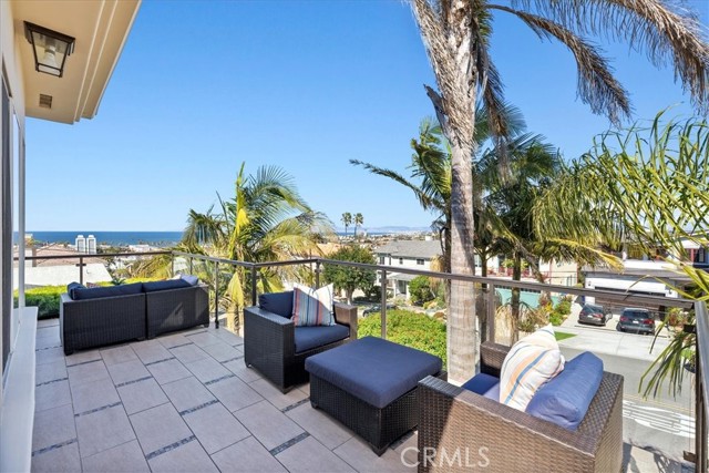 2nd gloor patio