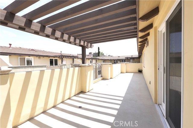 Detail Gallery Image 22 of 25 For 480 S Los Robles Ave #3,  Pasadena,  CA 91101 - 3 Beds | 3/1 Baths