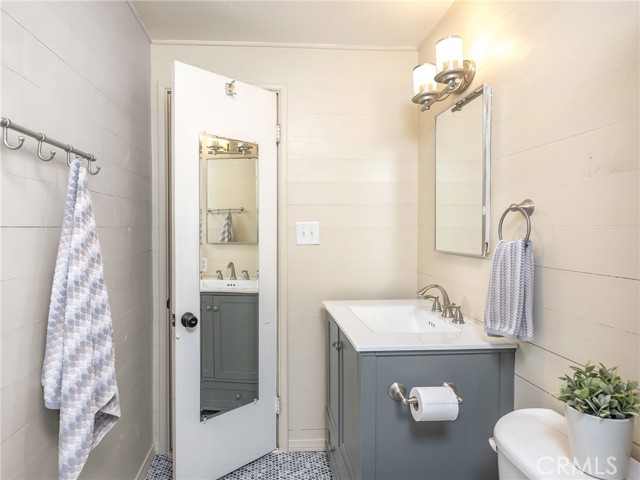 Detail Gallery Image 10 of 44 For 39054 Bayview Ln, Big Bear Lake,  CA 92315 - 3 Beds | 1/1 Baths