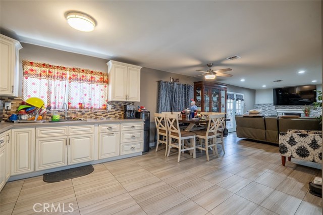 Detail Gallery Image 6 of 14 For 17535 Highacres Ave, Lake Los Angeles,  CA 93591 - 4 Beds | 2 Baths