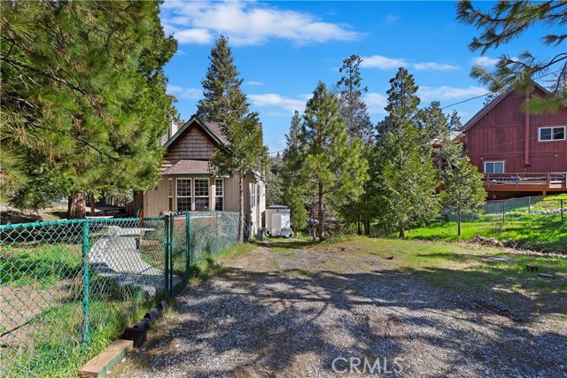 Detail Gallery Image 34 of 44 For 858 Grass Valley Rd, Lake Arrowhead,  CA 92352 - 4 Beds | 2/1 Baths