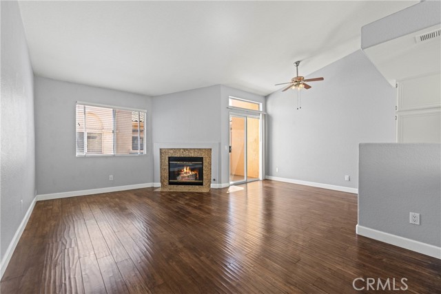 Detail Gallery Image 6 of 44 For 18852 Vista Del Canon #G,  Newhall,  CA 91321 - 2 Beds | 2 Baths