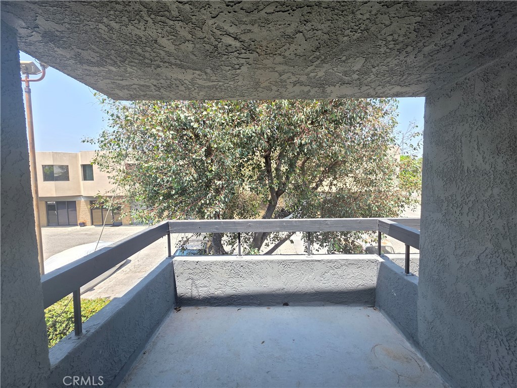 https://media.crmls.org/medias/a616d597-5132-45f9-9eb2-01e27fd43fd7.jpg?preset=X-Large