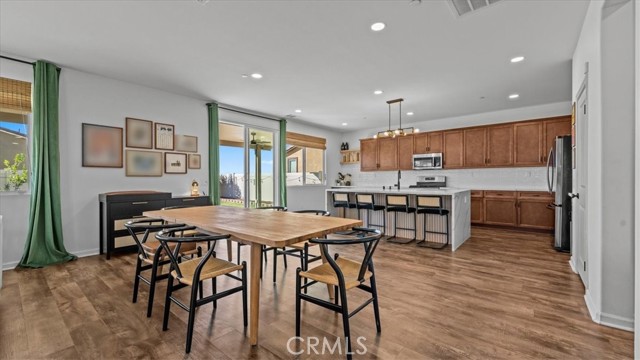 Detail Gallery Image 9 of 44 For 1417 Galaxy Dr, Beaumont,  CA 92223 - 4 Beds | 3 Baths