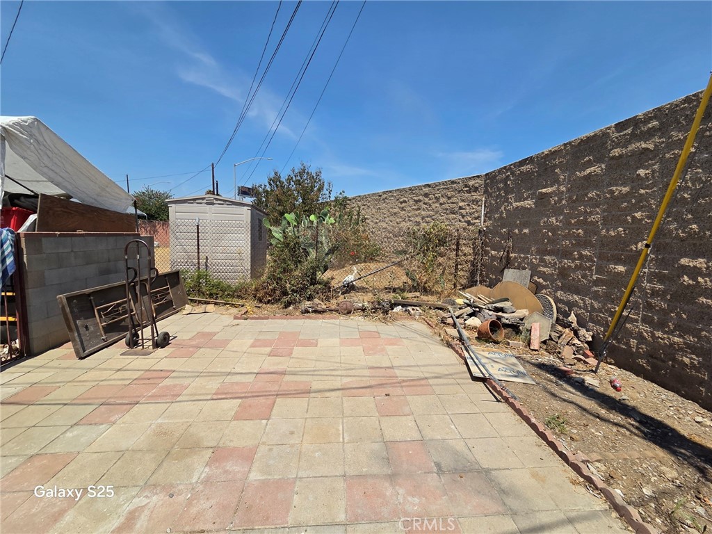 https://media.crmls.org/medias/a61717f1-ce63-4732-808c-75c7d6ba0447.jpg?preset=X-Large