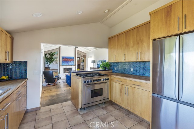 Detail Gallery Image 3 of 33 For 870 Suffolk St, Cambria,  CA 93428 - 3 Beds | 2/1 Baths