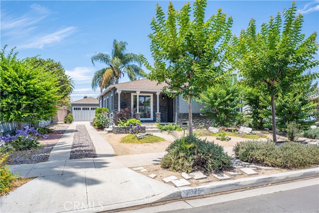 2325 Golden Avenue, Long Beach CA: https://media.crmls.org/medias/a61831dc-f94f-445a-bae4-424845d518f9.jpg