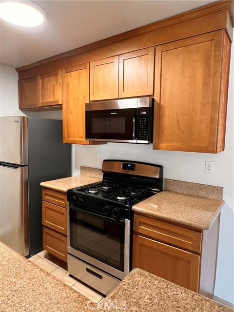 Detail Gallery Image 12 of 28 For 20327 Saticoy St #202,  Winnetka,  CA 91306 - 1 Beds | 1 Baths