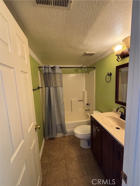 17092 Whispering Brook Way, Riverside CA: https://media.crmls.org/medias/a618cc76-79f3-44a9-ba8f-e5d45bbaedf6.jpg