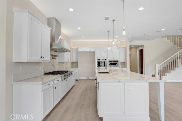Detail Gallery Image 4 of 40 For 21201 Wildflower Way, Chatsworth,  CA 91311 - 5 Beds | 5 Baths