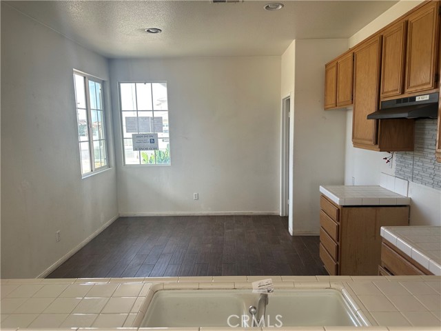 Detail Gallery Image 8 of 25 For 11557 Danielle Dr, Adelanto,  CA 92301 - 3 Beds | 2 Baths