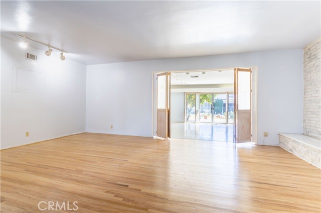 Detail Gallery Image 12 of 74 For 9826 Columbus, North Hills,  CA 91343 - 7 Beds | 5/1 Baths