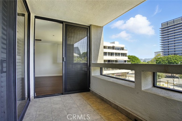 121 S Hope Street, Los Angeles CA: https://media.crmls.org/medias/a61a702b-314d-446d-8054-c062d44c4caa.jpg