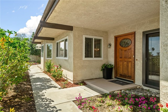 Detail Gallery Image 3 of 62 For 860 Calle Del Sol, Upland,  CA 91784 - 3 Beds | 3 Baths