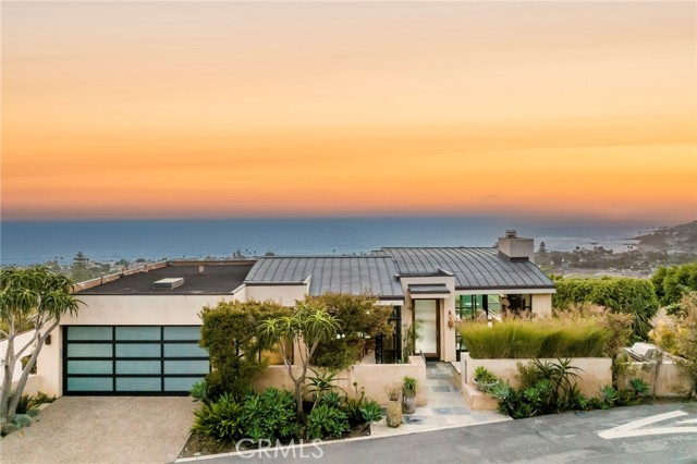 811 Coast View Dr, Laguna Beach, CA 92651