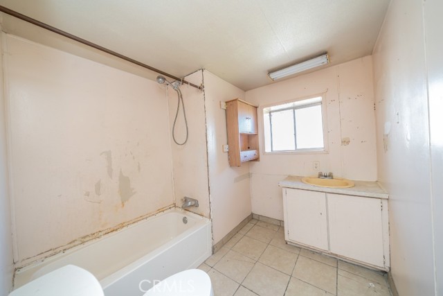 Detail Gallery Image 19 of 33 For 11025 Phelen Rd, Oak Hills,  CA 92344 - 3 Beds | 1 Baths