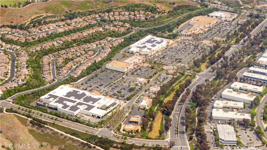 https://media.crmls.org/medias/a61b61a5-e47f-473b-a66c-54c2c2f10e68.jpg?preset=X-Large