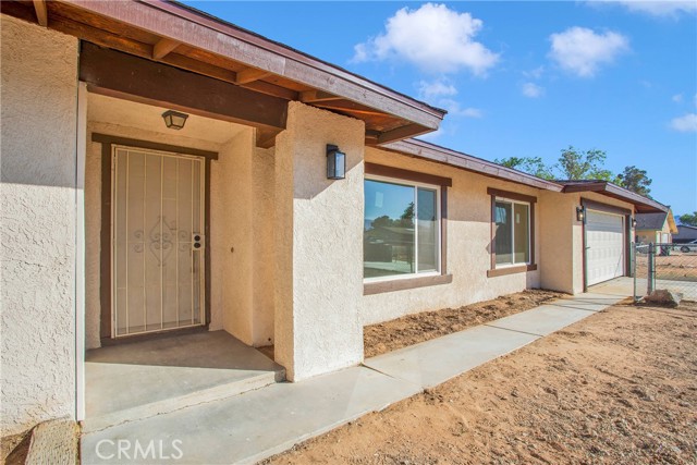 15130 Flathead Road, Apple Valley CA: https://media.crmls.org/medias/a61bd12f-854e-4ead-9d69-4cdbb02e0ffd.jpg
