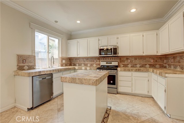 Detail Gallery Image 9 of 27 For 1472 Goldeneagle Dr, Corona,  CA 92879 - 4 Beds | 2/1 Baths