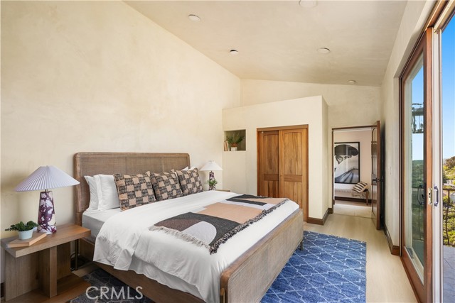 2516 Temple Hills Drive, Laguna Beach CA: https://media.crmls.org/medias/a61c11e0-e24b-4b81-9eb0-358fe719e5ad.jpg