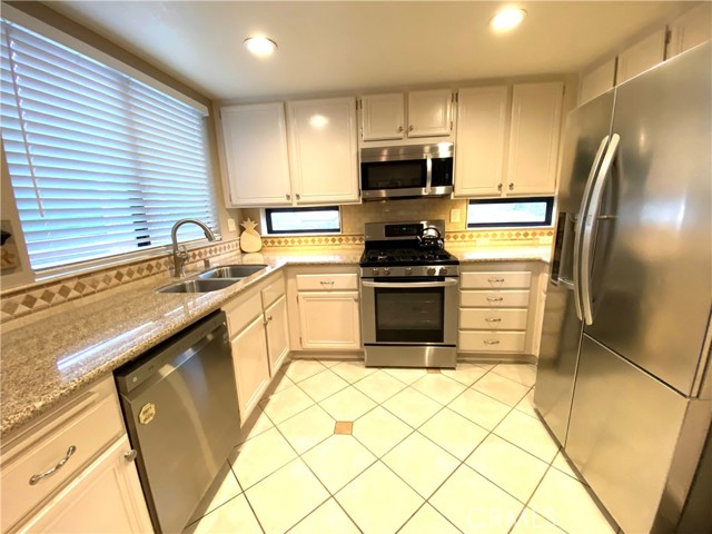 Upgraded appliances, counters and backsplash!