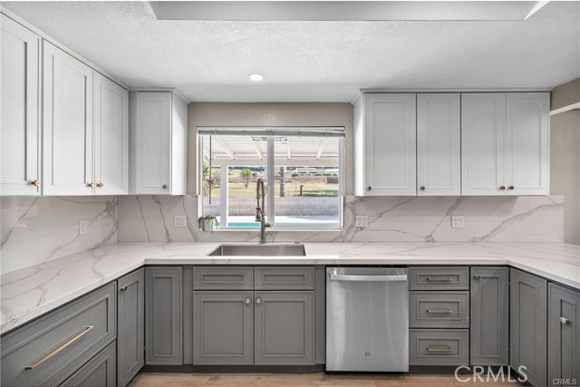 3711 Alhambra Street, Norco CA: https://media.crmls.org/medias/a61cb2fc-9eaf-4ff8-be72-12abfa36df88.jpg