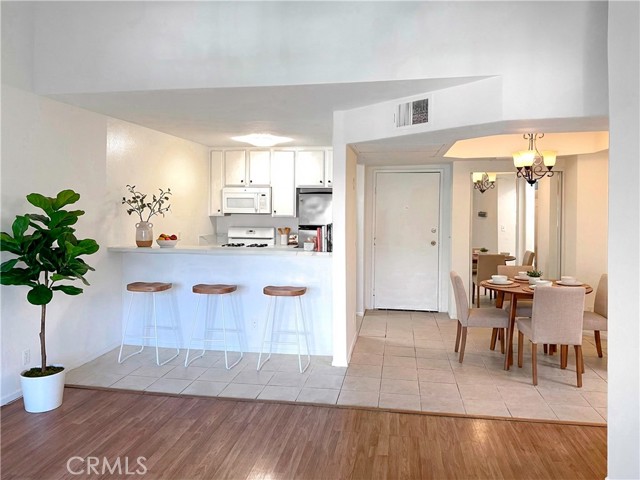 7640 Oso Avenue, Winnetka CA: https://media.crmls.org/medias/a61cc42d-73ce-4eac-979a-69bf8f93fff9.jpg