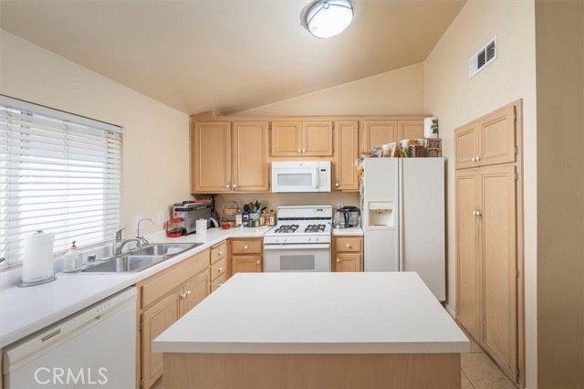 Detail Gallery Image 12 of 25 For 5461 Newcastle Ave #8,  Encino,  CA 91316 - 2 Beds | 2/1 Baths