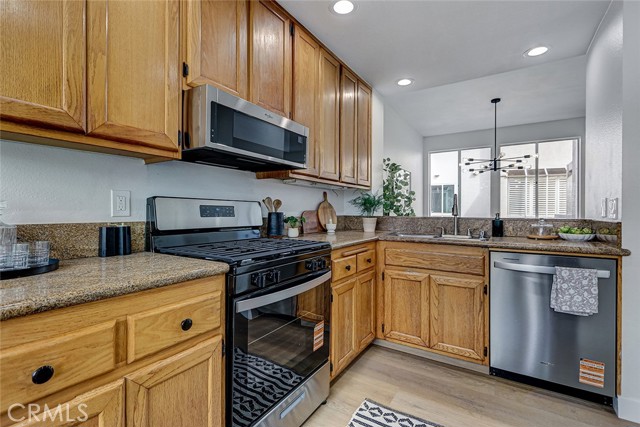 Detail Gallery Image 10 of 39 For 501 Herondo #18,  Hermosa Beach,  CA 90254 - 3 Beds | 2 Baths