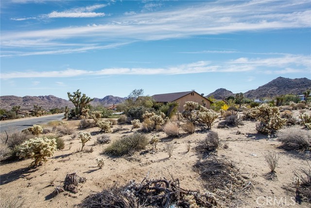 Detail Gallery Image 4 of 15 For 4444 Navajo Trl, Joshua Tree,  CA 92252 - – Beds | – Baths