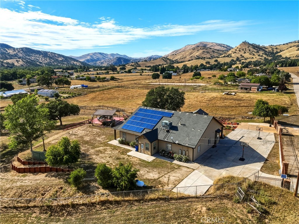 https://media.crmls.org/medias/a61d6605-3a38-4d0a-9731-b40160a3cb64.jpg?preset=X-Large