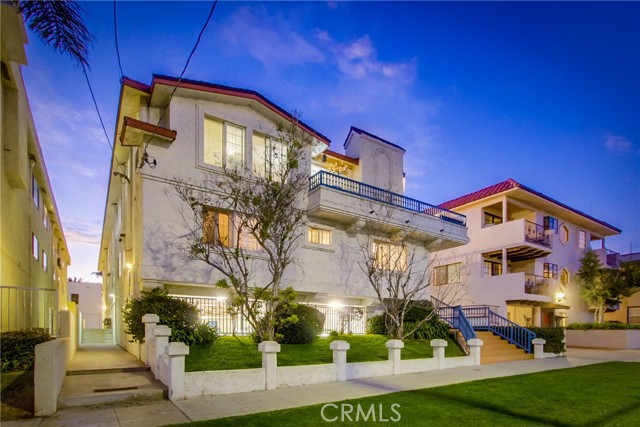 4021 S Pacific Avenue, San Pedro CA: https://media.crmls.org/medias/a61d6a06-ea1e-41b9-a93b-38e849ace46f.jpg