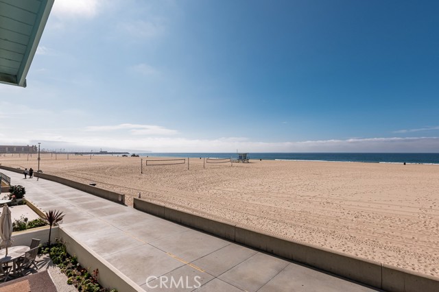 Detail Gallery Image 7 of 13 For 530 the Strand, Hermosa Beach,  CA 90254 - 1 Beds | 1 Baths