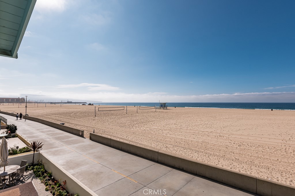 https://media.crmls.org/medias/a61d809f-0d2d-48bd-9626-f7df920cac84.jpg?preset=X-Large